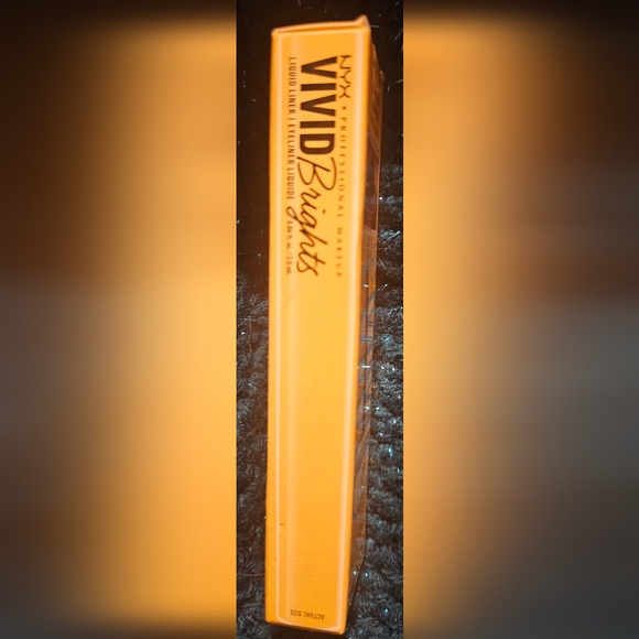NYX Vivid Brights Liquid Eyeliner in Yellow (Had Me At Yellow) - Picture 1 of 5